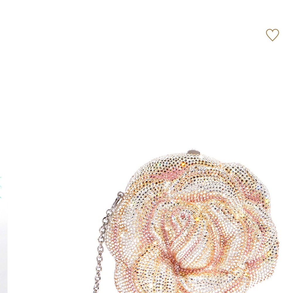 Beautiful piece which will complement your party look.